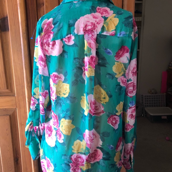 Romantic Floral Blouse - Picture 2 of 3